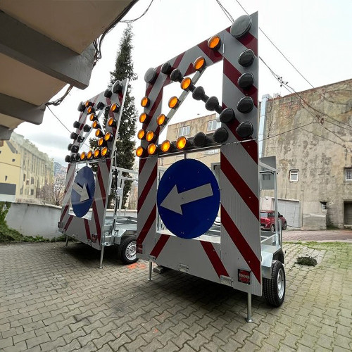 Hydraulic Warning Trailer - Large Model Production of Traffic Light Trailer