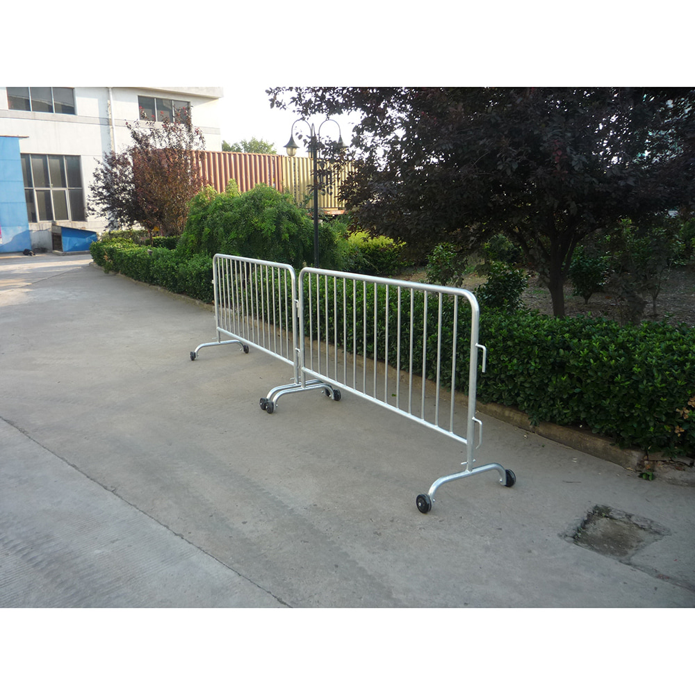 Metal Security Barrier Wheeled Police and Police Barrier 240cm LT-086